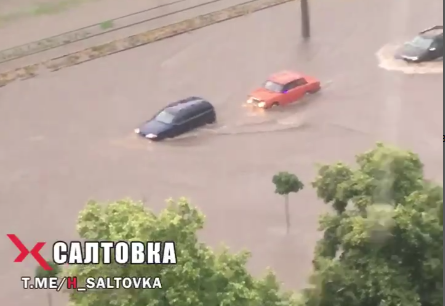 Ливень в Харькове: утром на некоторых дорогах - по колено воды (видео)