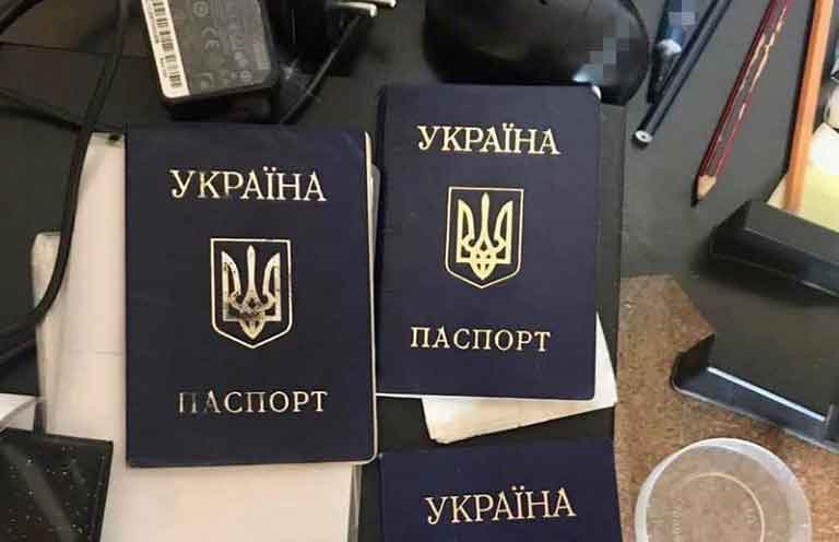 В Харькове иностранцам делали фальшивые паспорта