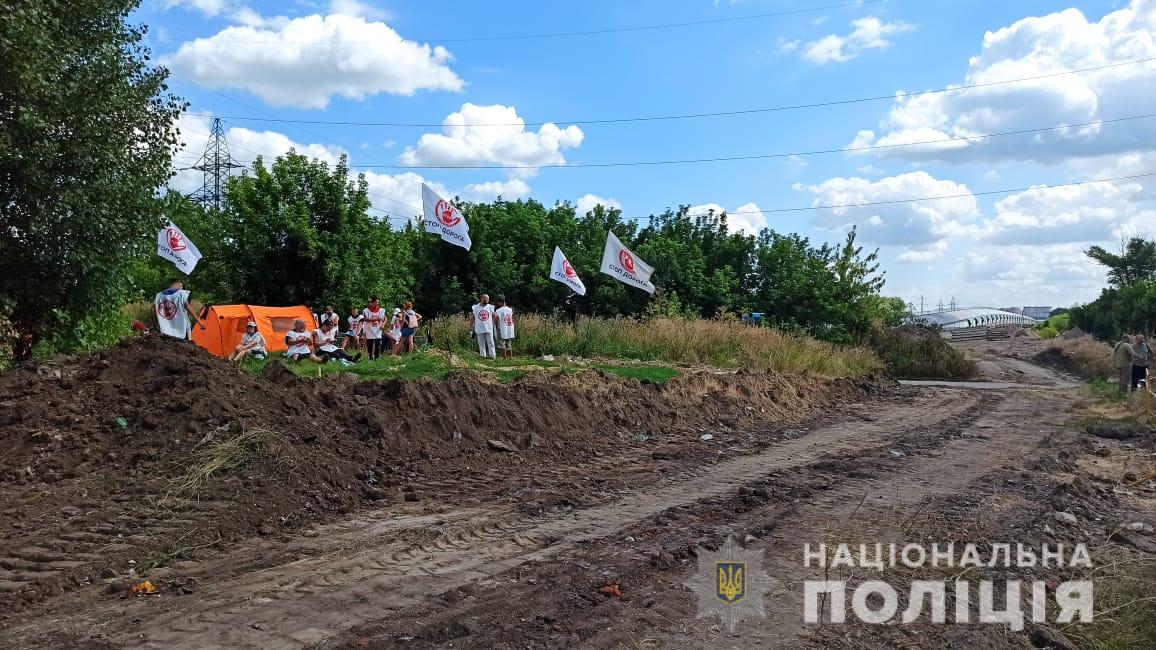 Строительство дороги через "Барабашово": на место выехала полиция