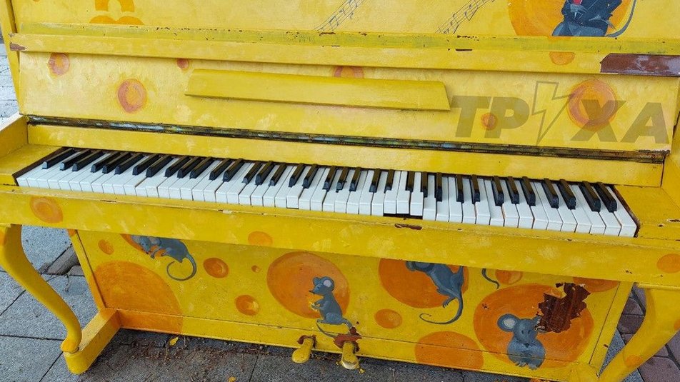 Пианино на улицах Харькова: сломано уже четыре инструмента