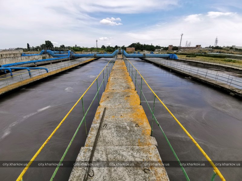 В Харькове в канализацию сбрасывают нефтепродукты