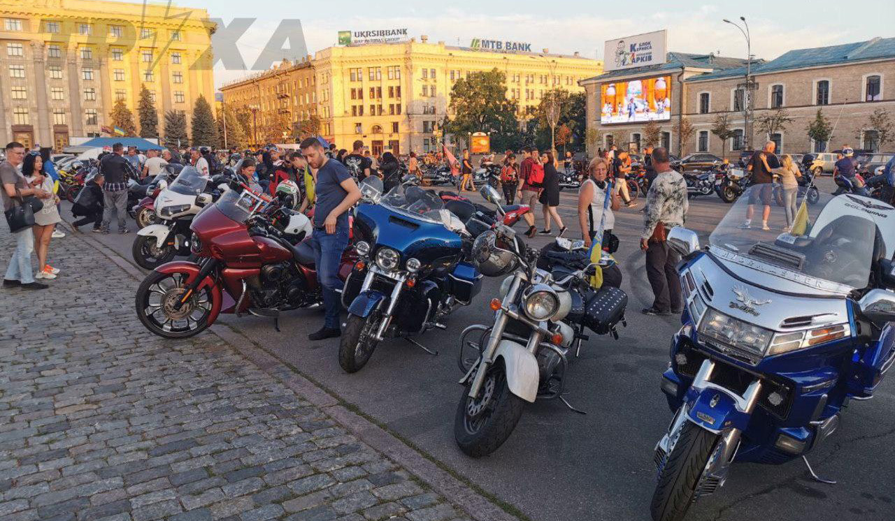 На площади Свободы в Харькове собирались байкеры (фото, видео)