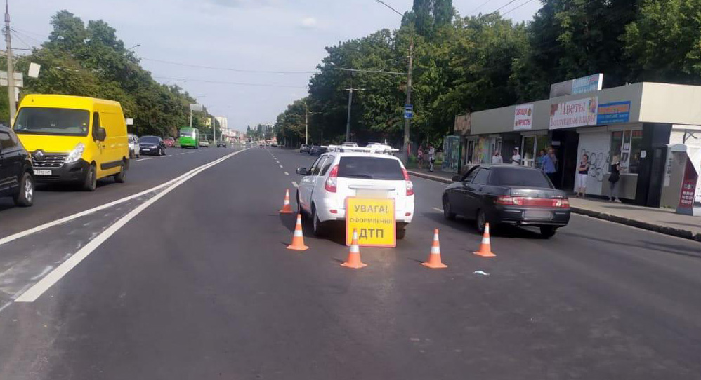 На Салтовке прямо на зебре сбили ребенка: подробности