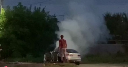 Ну улице Таганской в Харькове вспыхнула машина(видео)