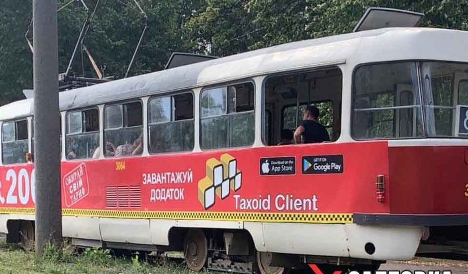 На Салтовке стоят трамваи: в вагоне произошла потасовка