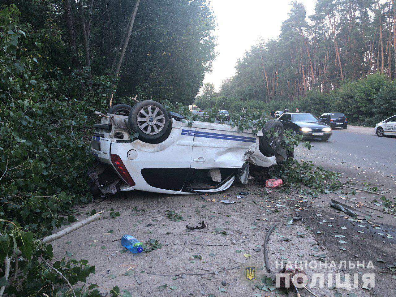 Около окружной перевернулся Ford: пострадала девушка (фото)