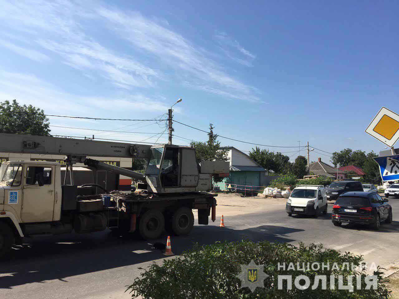 В Харькове автокран сбил пешехода