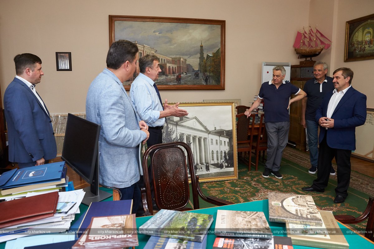 Университету Каразина подарили книги
