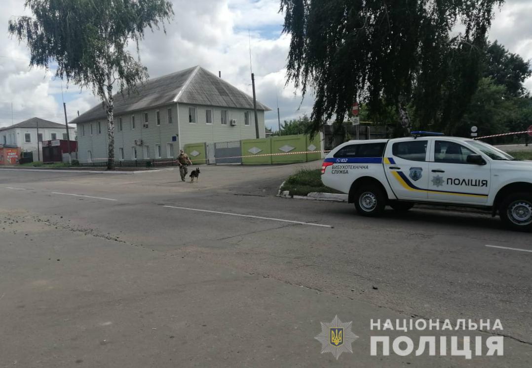 В Золочеве "заминировали" здание (фото)