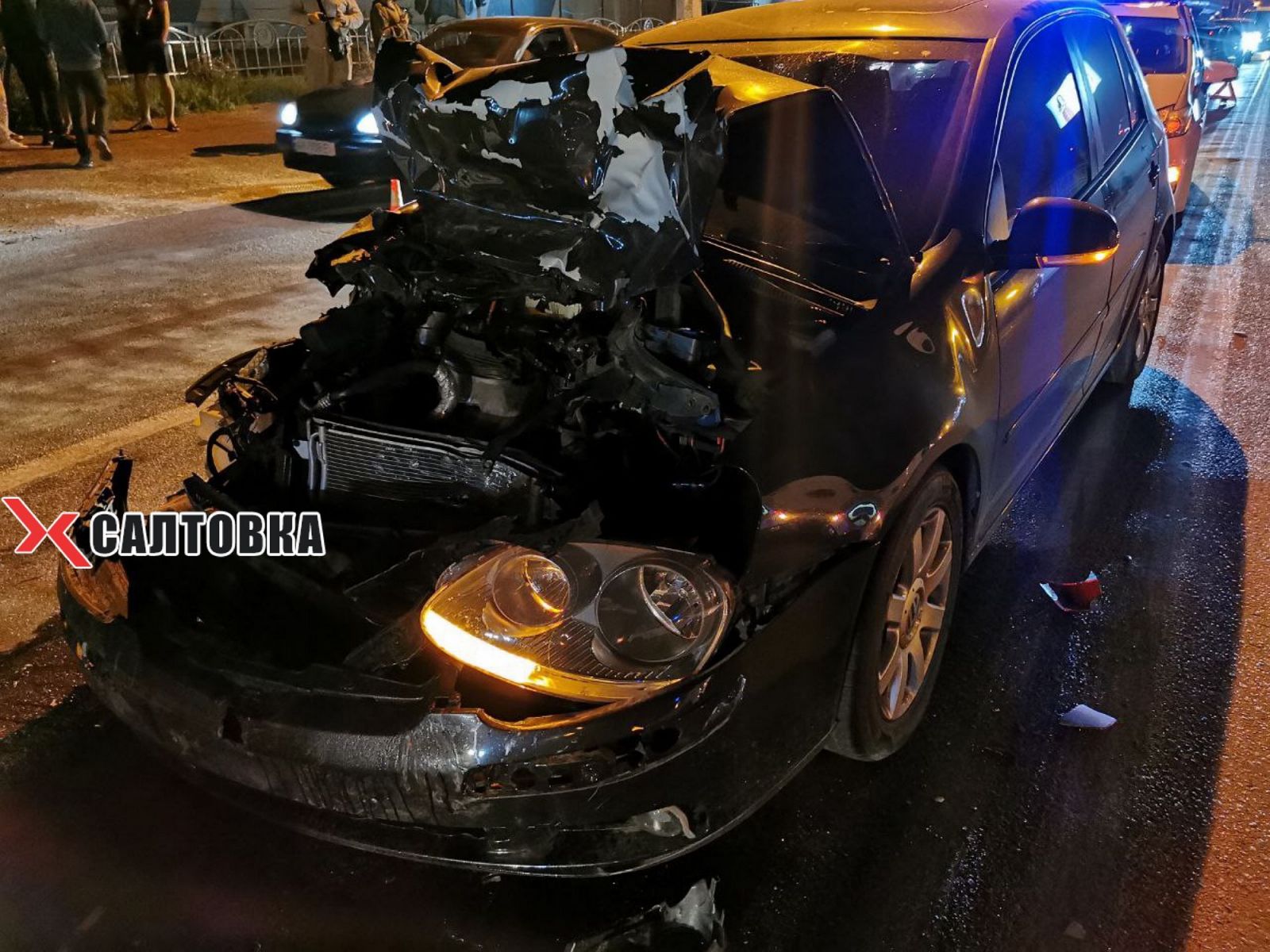 На Салтовке - массовое ДТП: повреждены шесть машин (фото, видео)