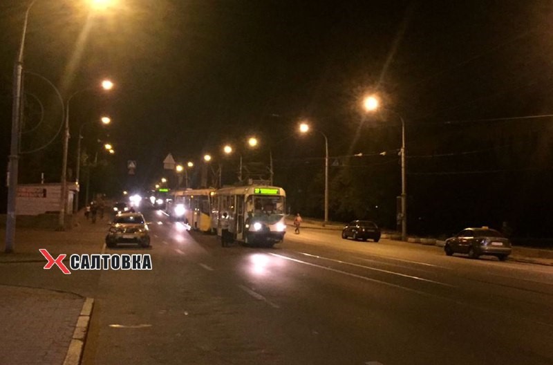 На Москалевке остановились трамваи (фото)