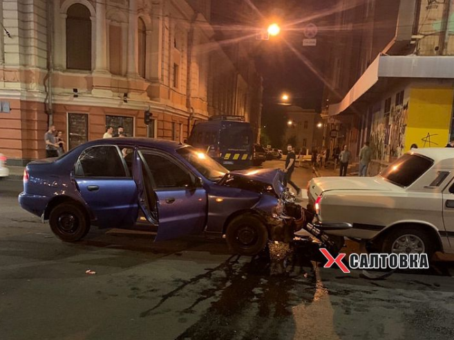 На Сумской машины не поделили пустую дорогу, один из водителей был пьян (фото)