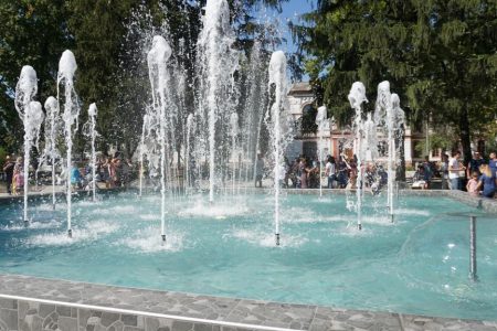 В Изюме открыли фонтан