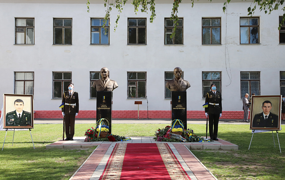 В Харькове открыли два памятника