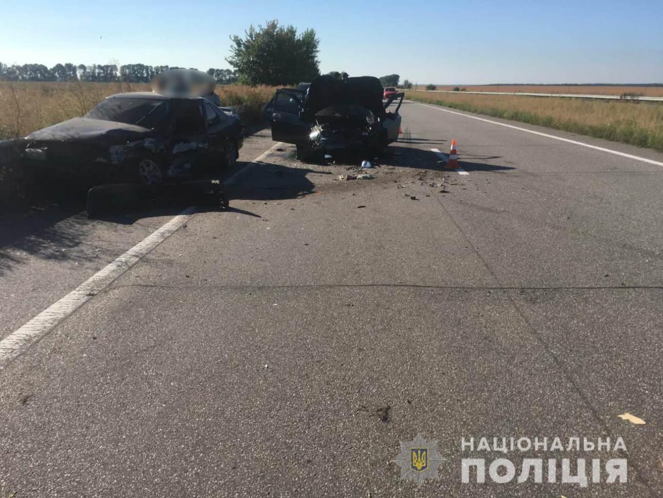 Под Харьковом машина вылетела на встречную полосу: пятеро пострадавших (фото)