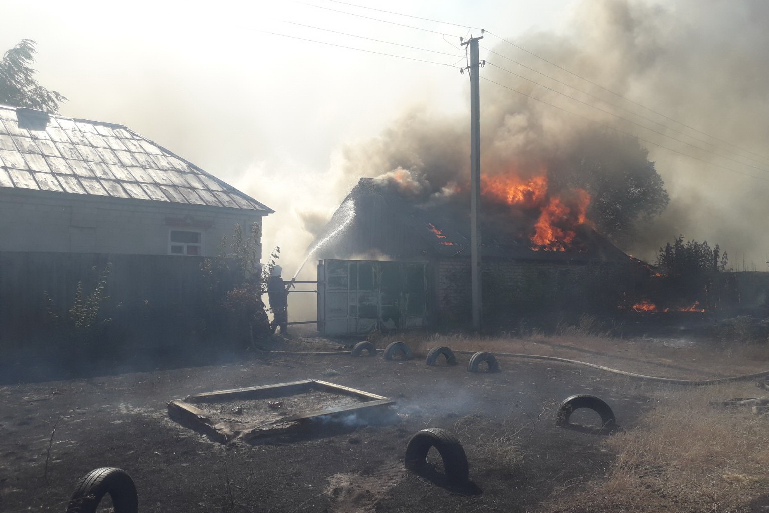 Лесной пожар: появились фото горящих домов около Двуречной