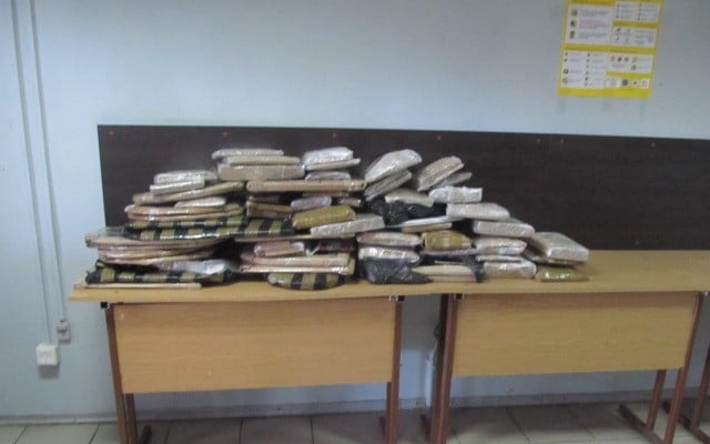 Из России в Харьков пытались ввезти сотни надгробных табличек (фото)