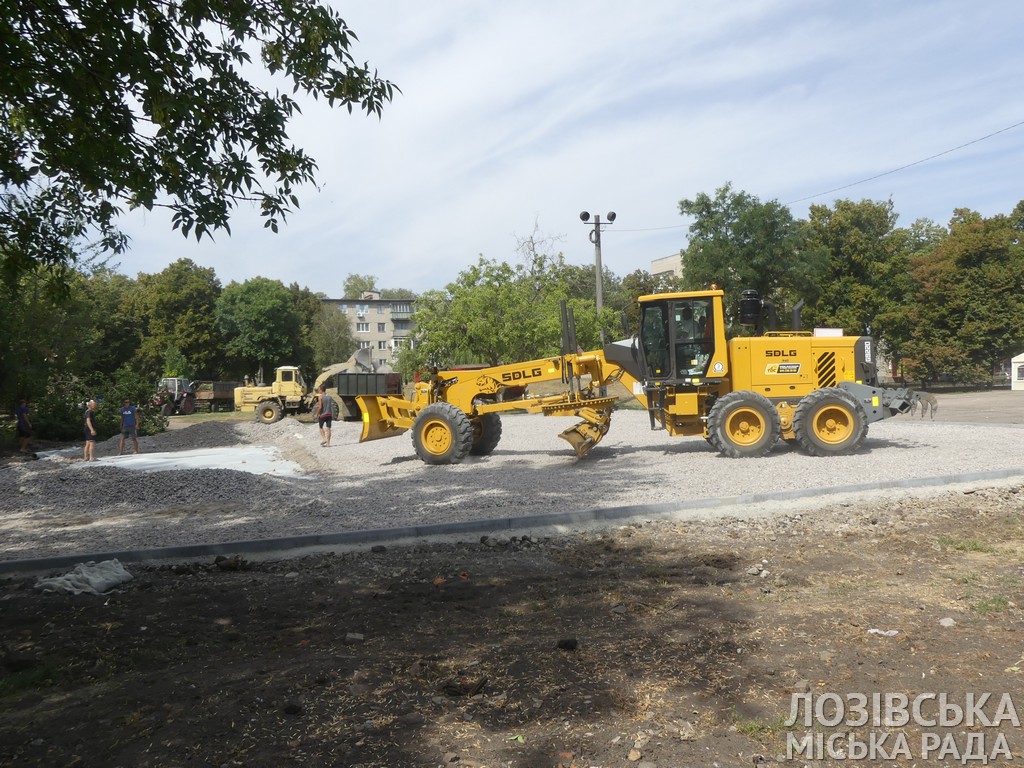 В Лозовой достраивают скейт-парк