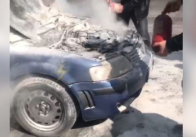 В Харькове второй раз за день горит машина на одной и той же улице (видео)