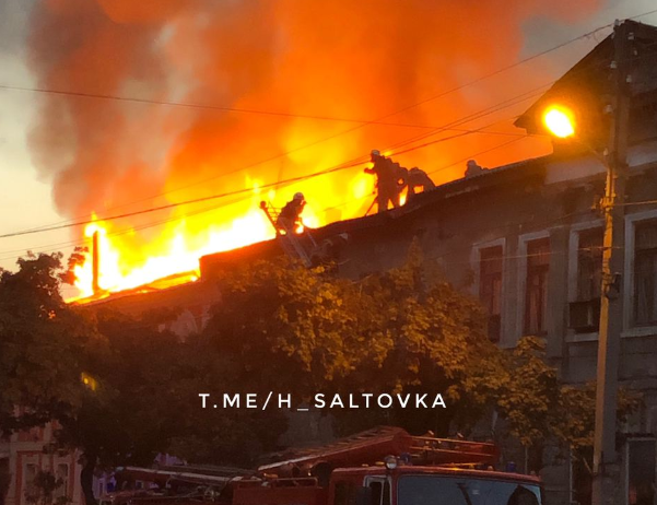 В Сети появилось видео крупного пожара на Конторской
