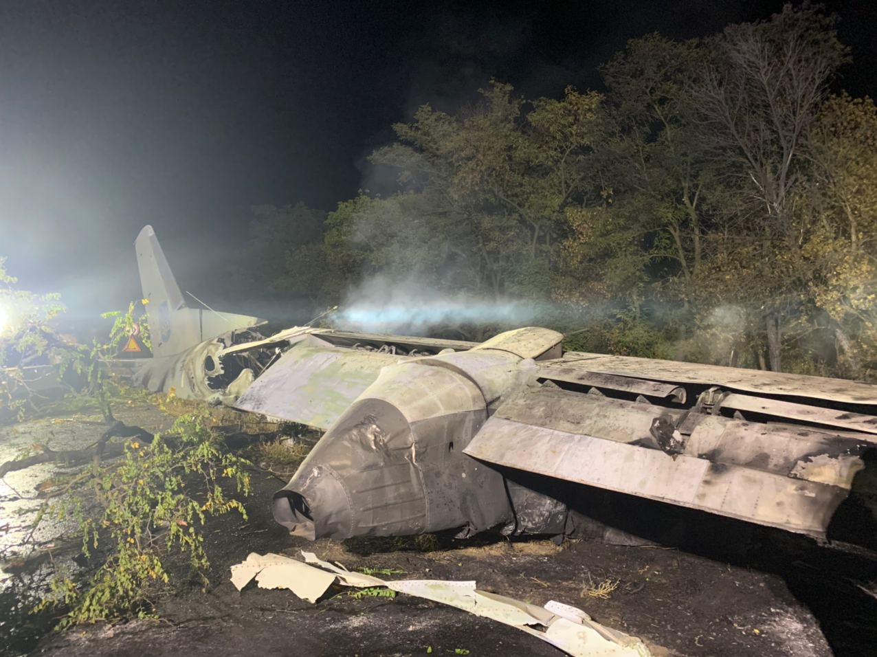 Крушение самолета в Чугуеве: спасатели завершили работы на месте авиакатастрофы