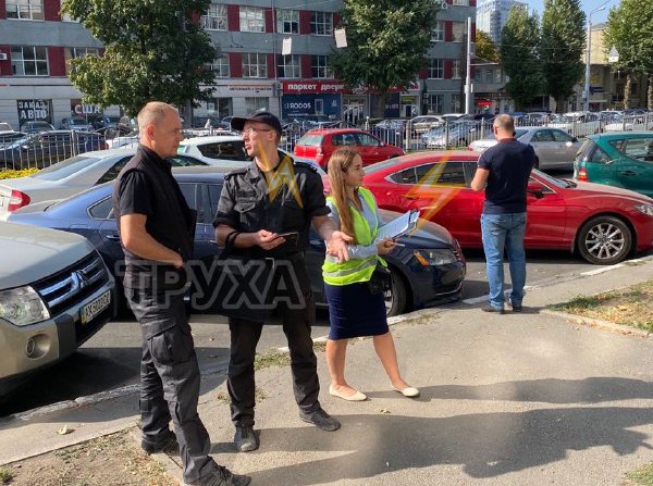 В Харькове ранили женщину и угнали ее машину (фото, видео)