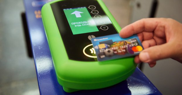 Проезд в метро теперь можно оплатить банковской картой