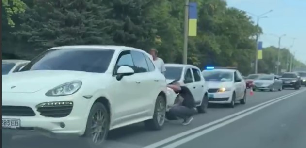 На Белгородском шоссе - массовое ДТП, образовалась пробка (видео)