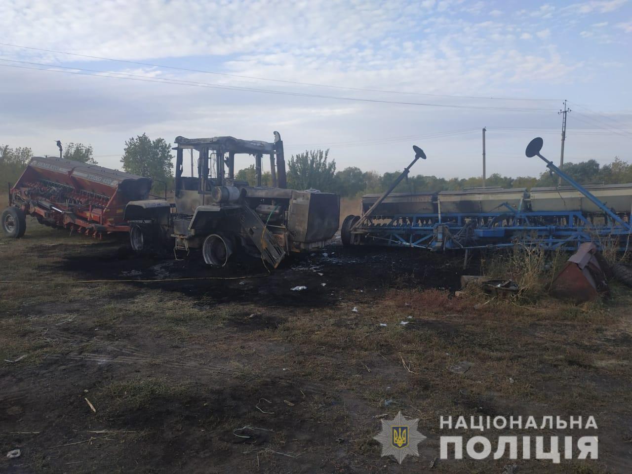 Под Харьковом подожгли тракторы (фото)