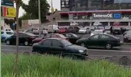 На Клочковской произошло тройное ДТП - "паровозик" (видео)
