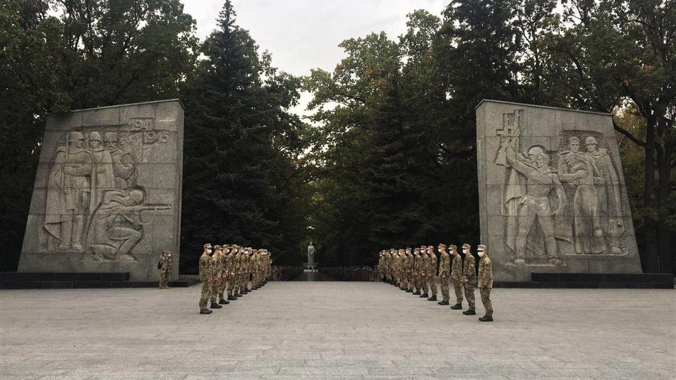 На Мемориале прощаются с курсантом, который выжил при падении самолета, но умер в больнице (фото)