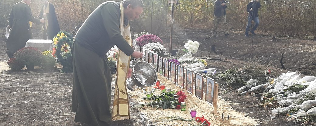 В Чугуеве началась панихида по погибшим в катастрофе Ан-26 (фото)