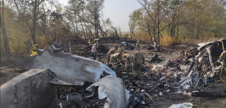 Крушение самолета в Чугуеве: родственникам начали выдавать тела погибших