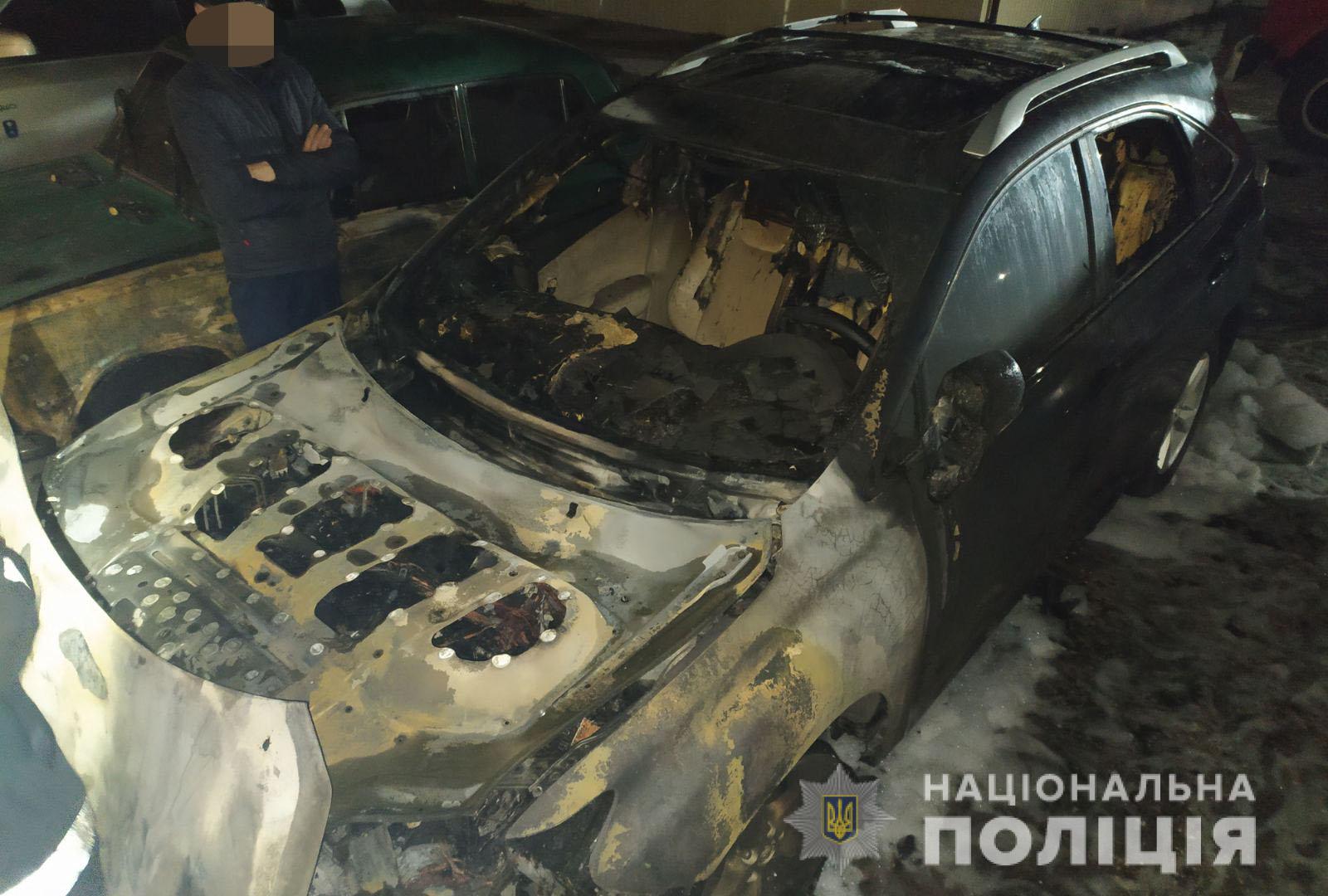 Поджог Lexus в Лозовой: подробности от полиции (фото)