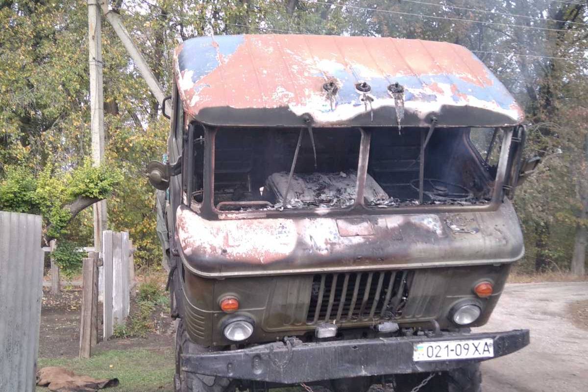 Возле Купянска и Лозовой горели автомобили (фото)