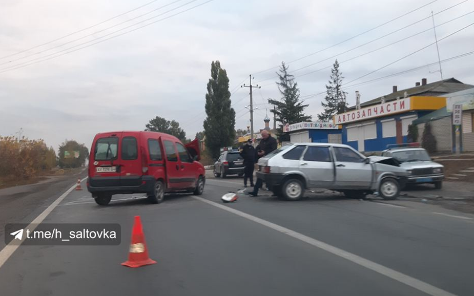 Авария в Циркунах заблокировала дорогу (фото)