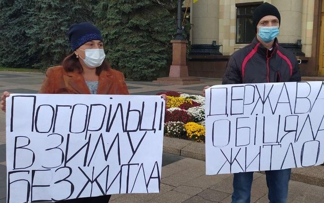 Возле ХОГА митингуют погорельцы Двуречанского района