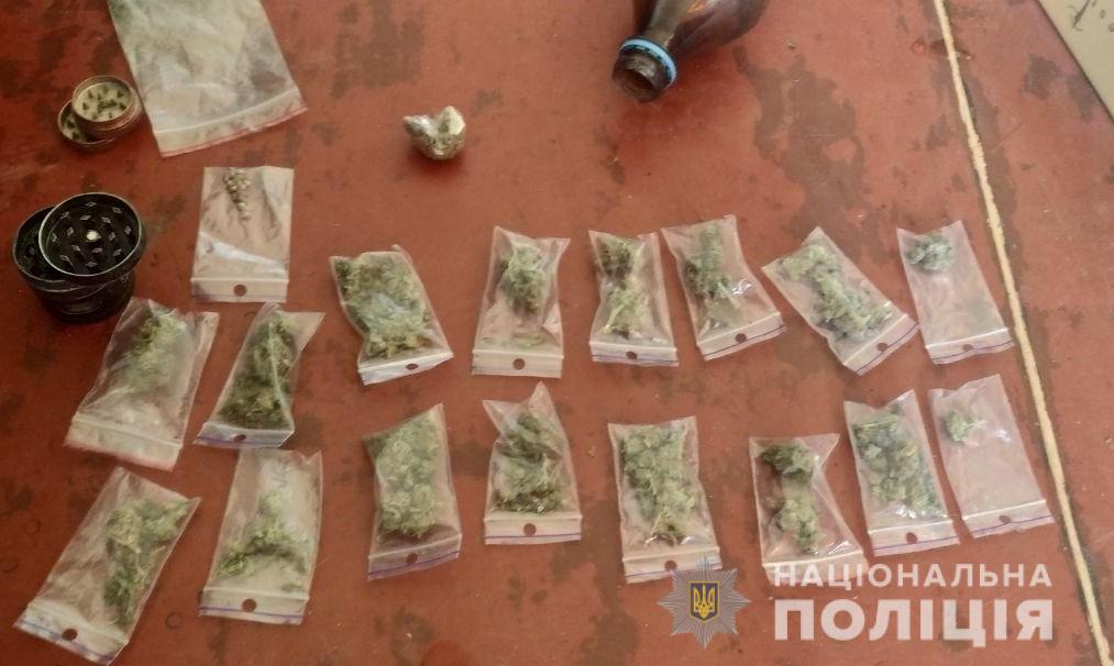 Харьковчанин хранил дома пакеты с наркотиками (фото)