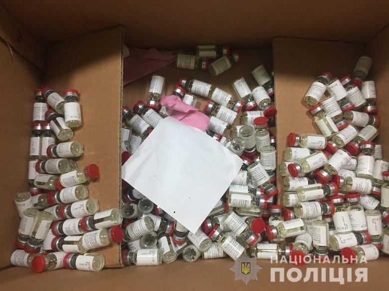 В Харькове нашли гараж, который был набит фальсифицированным гормональным лекарством 