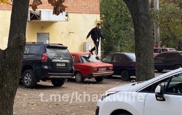 Борат покупает машину