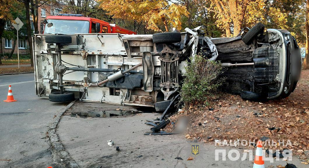 Перевернувшиеся на ХТЗ машины: подробности