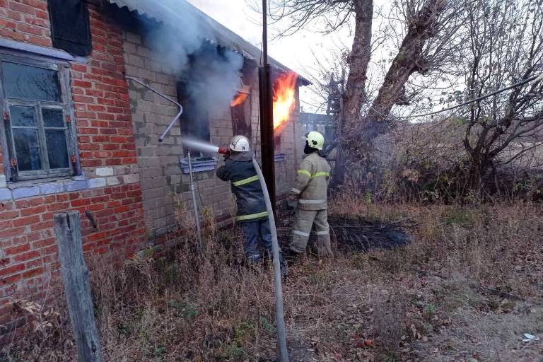 В жилом доме под Харьковом пожар, есть жертвы