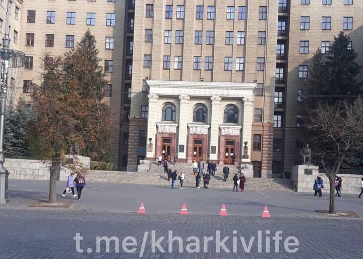 В Харьковском университете ищут взрывчатку (фото)