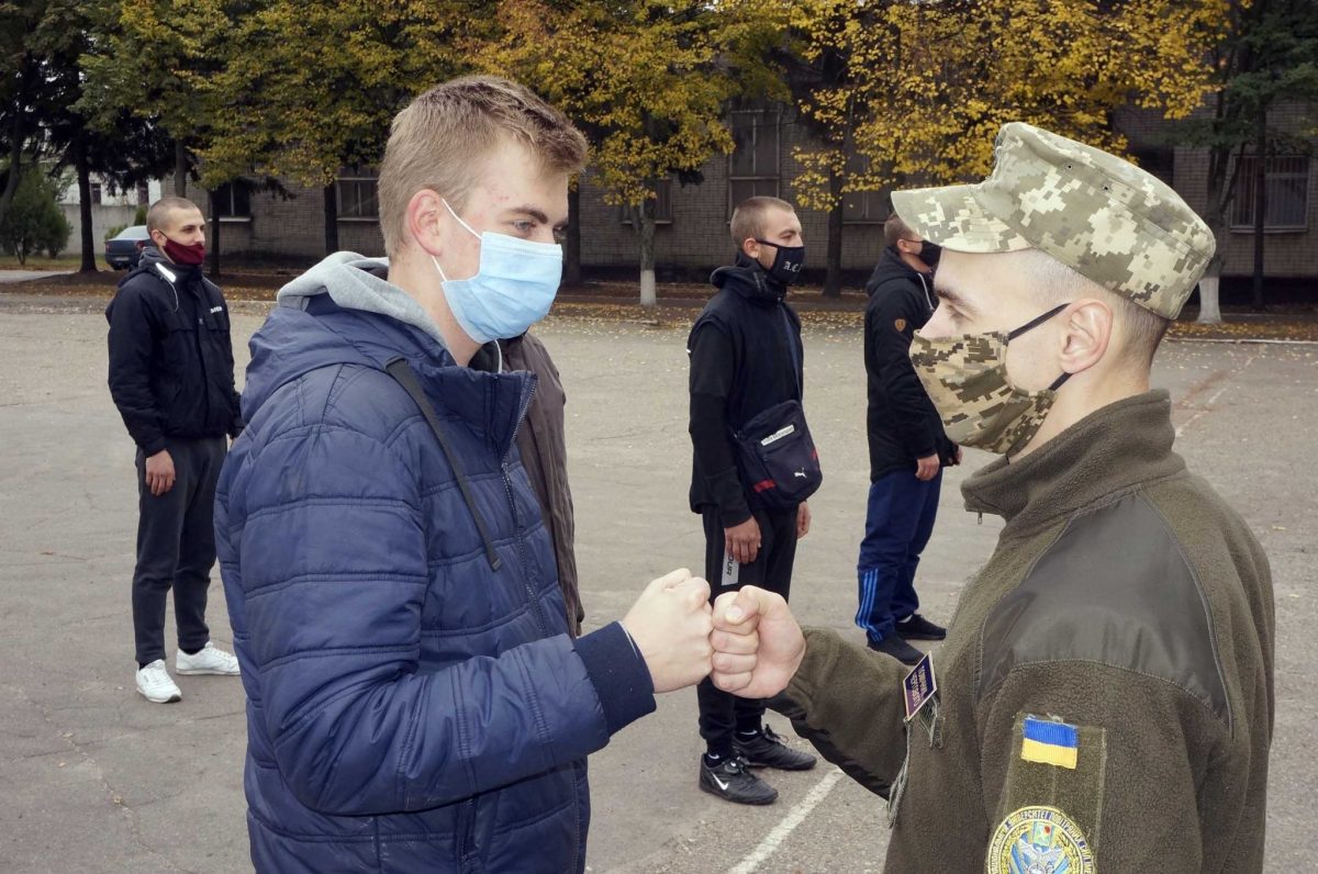 Харьковчане идут в армию добровольцами