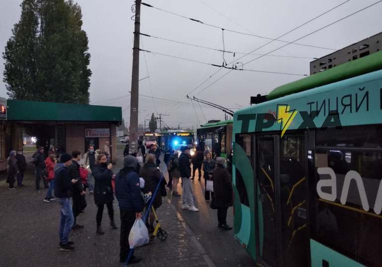 Полиция остановила троллейбусы на Салтовке (видео)