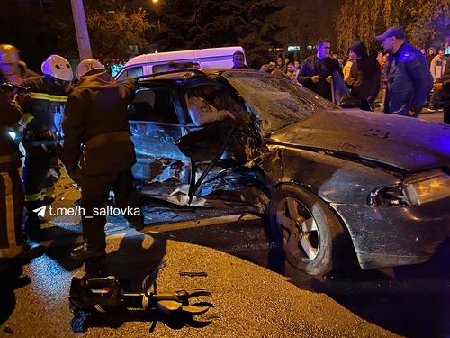 ДПТ на Алексеевке: мужчину вырезали из покореженной машины (фото)