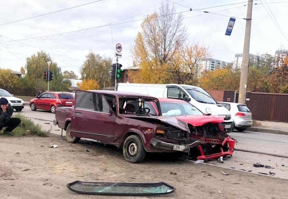 Авария в Харькове: машины всмятку, движение трамваев заблокировано