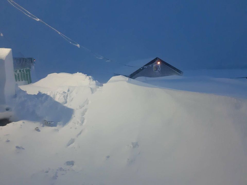 Харьковчан замело снегом в Антарктиде (фото)