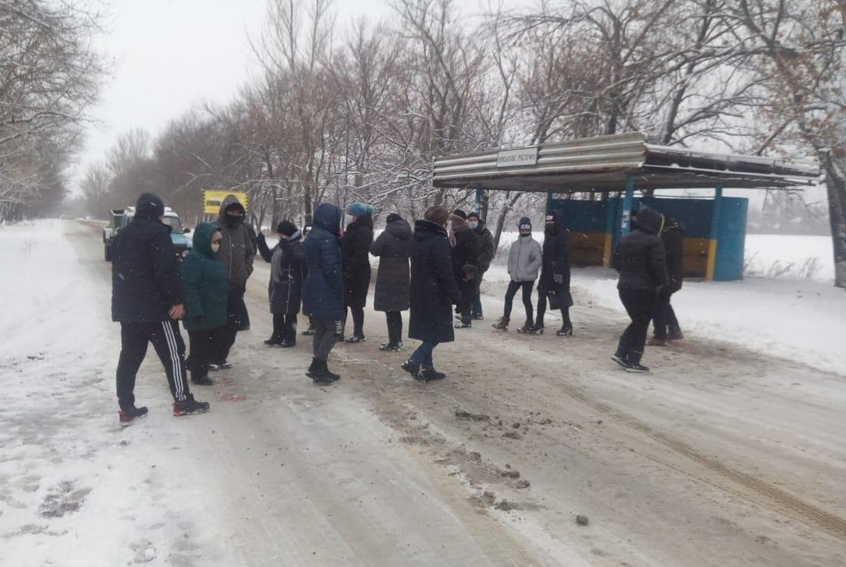 Перекрытая дорога в Купянске: газовики объяснили, почему у людей нет тепла