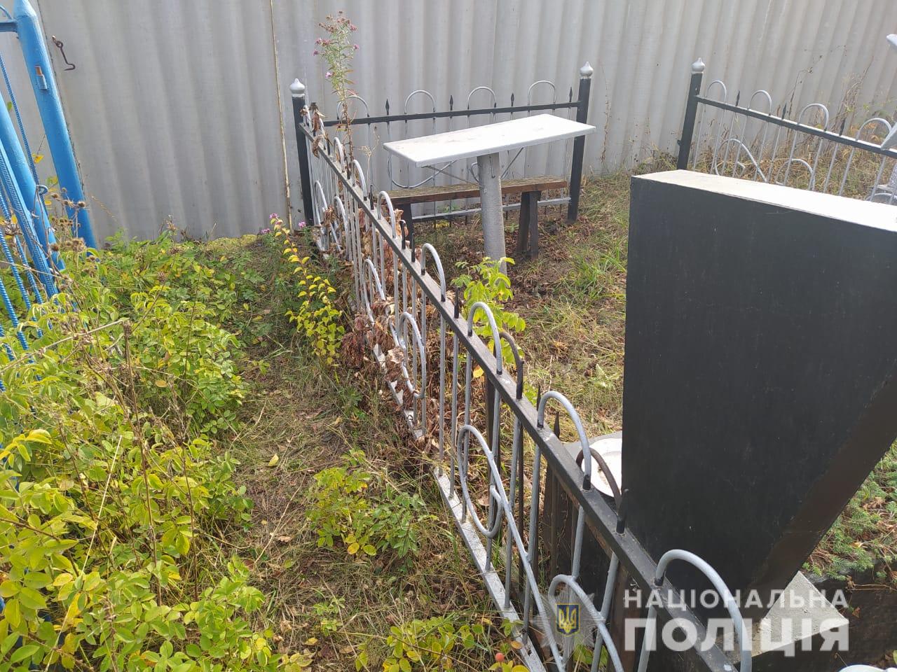 Под Харьковом надругались над могилами